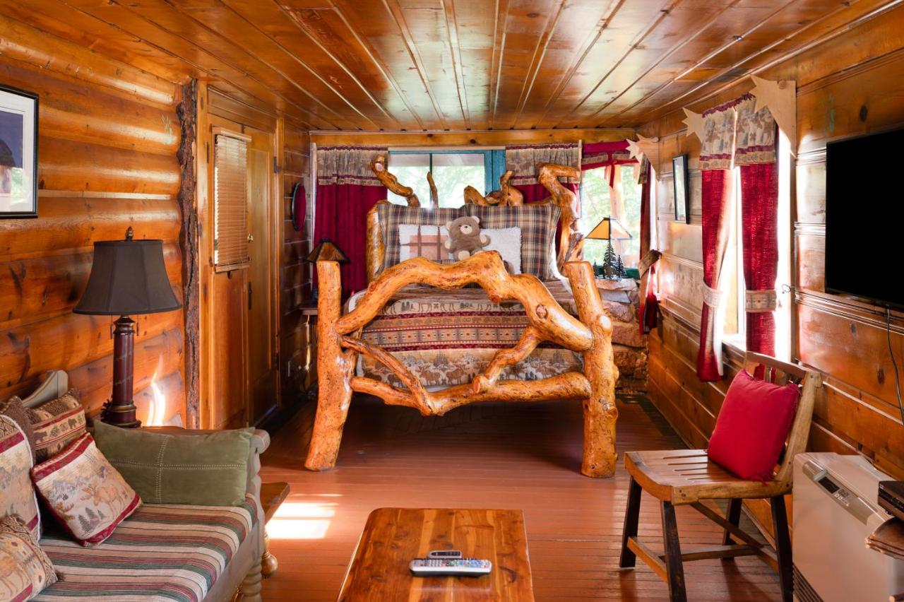 Bed and Breakfast Gold Mountain Manor Velké Medvědí jezero Exteriér fotografie