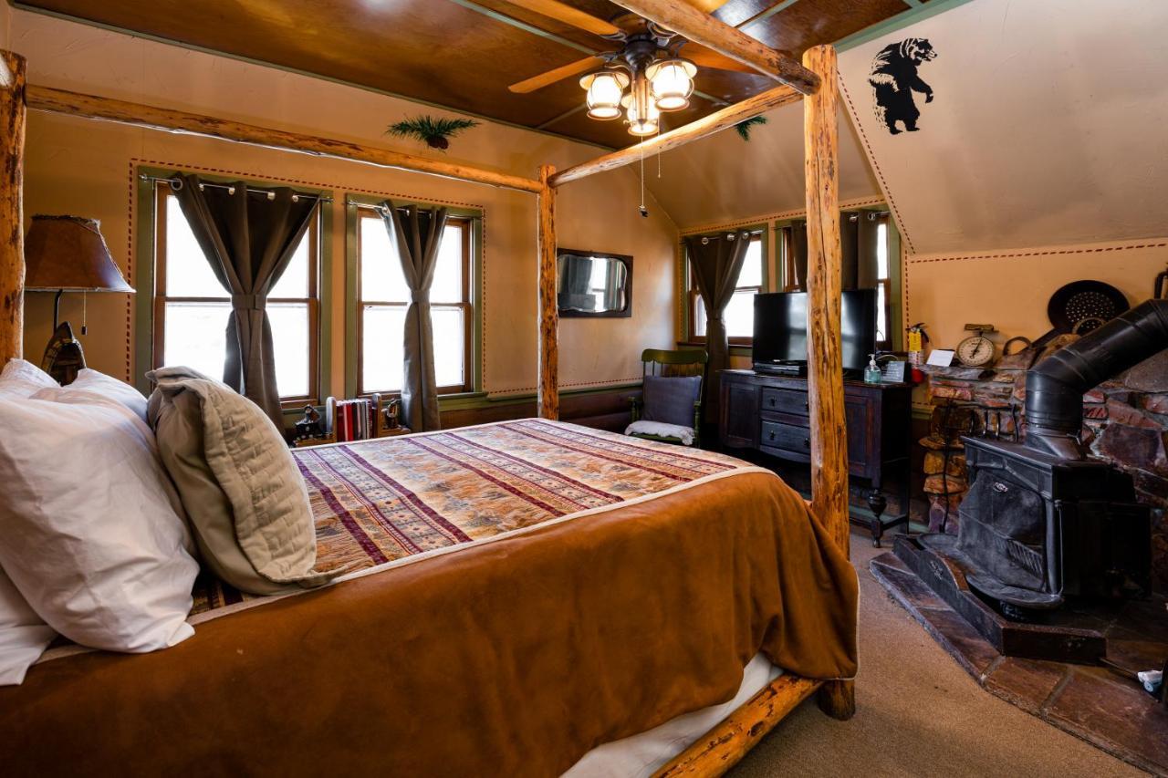 Bed and Breakfast Gold Mountain Manor Velké Medvědí jezero Exteriér fotografie