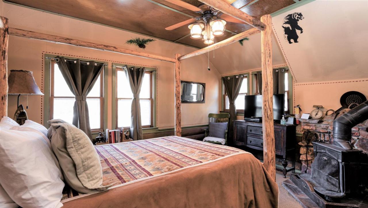 Bed and Breakfast Gold Mountain Manor Velké Medvědí jezero Exteriér fotografie